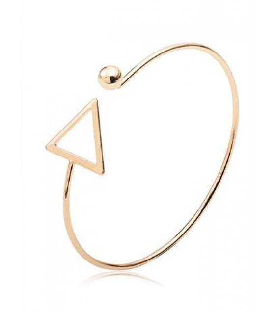 B351 - Style triangular hollow opening bracelet