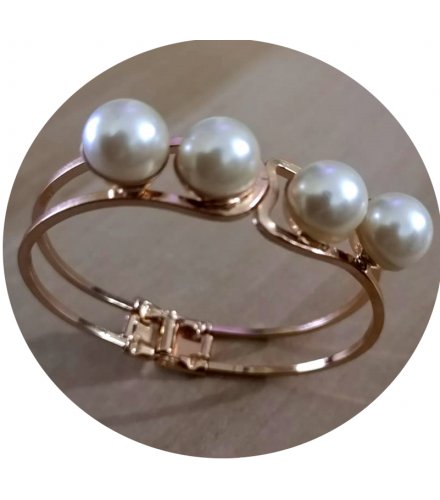 B527 - Elegant Pearl Bracelet