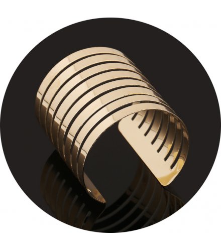 B757 - Gold cuff Bracelet