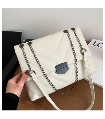 CL962 - Trendy Chain Messenger Bag