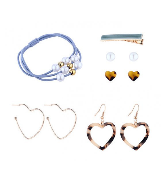 E1172 - Acrylic peach heart earrings