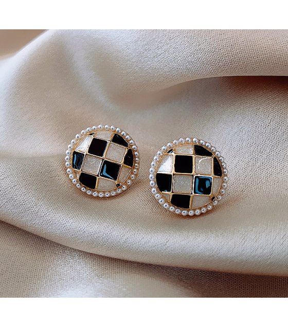 E1483 - Round Checkerboard Earrings