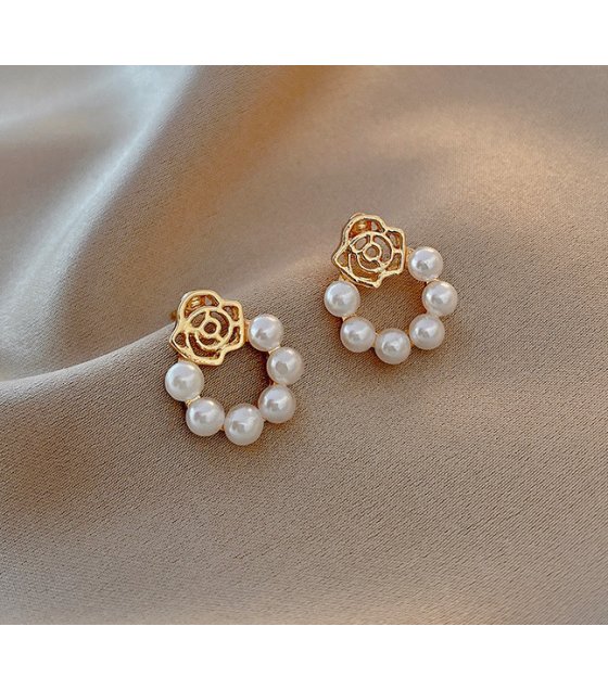 E1484 - Pearl Flower Earrings