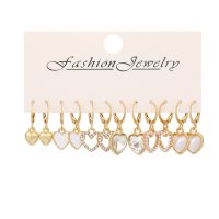 E1515 - Pearl hollow love earrings