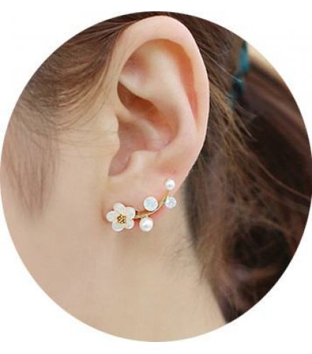 E687 - White Floral Ear cuff