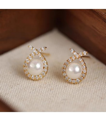 XE085 - Elegant Oval Pearl Earrings