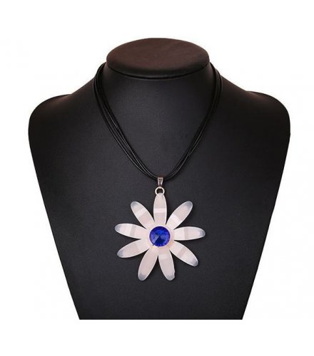 N1302 - White Floral Necklace