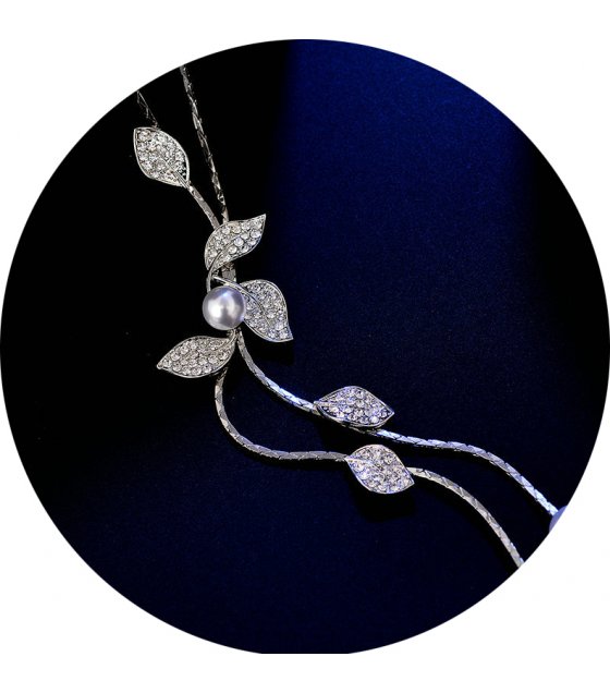 N2016 - Pearl leaves tassel necklace