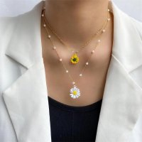XN017 - Bohemian daisy pearl pendant necklace